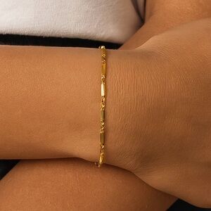 Women’s gold alloy 6.5 inch bracelet with 2 inch extender